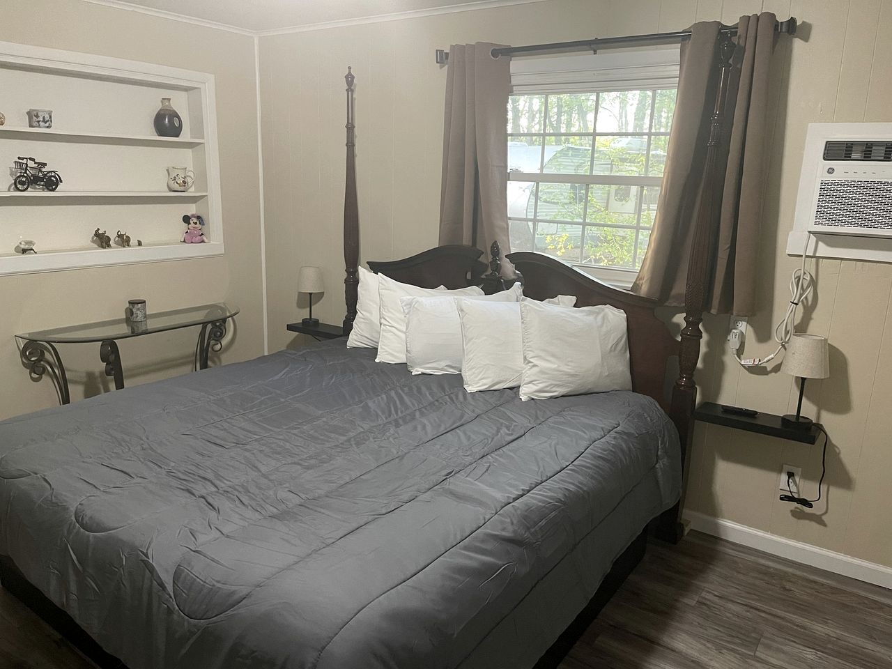 Two Bedroom Cabin with WiFi and Shared Outdoor Pool in Branson, Missouri