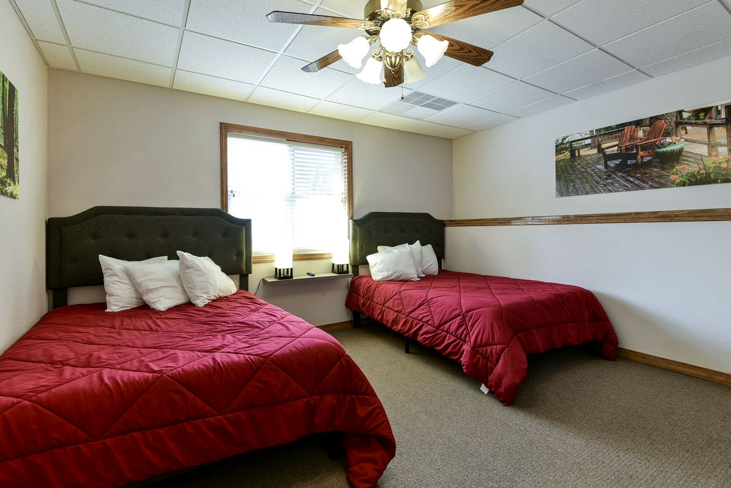 Spacious Family Sized Ozark Mountain Cabin with Pool Table and Game Room in Branson, Missouri