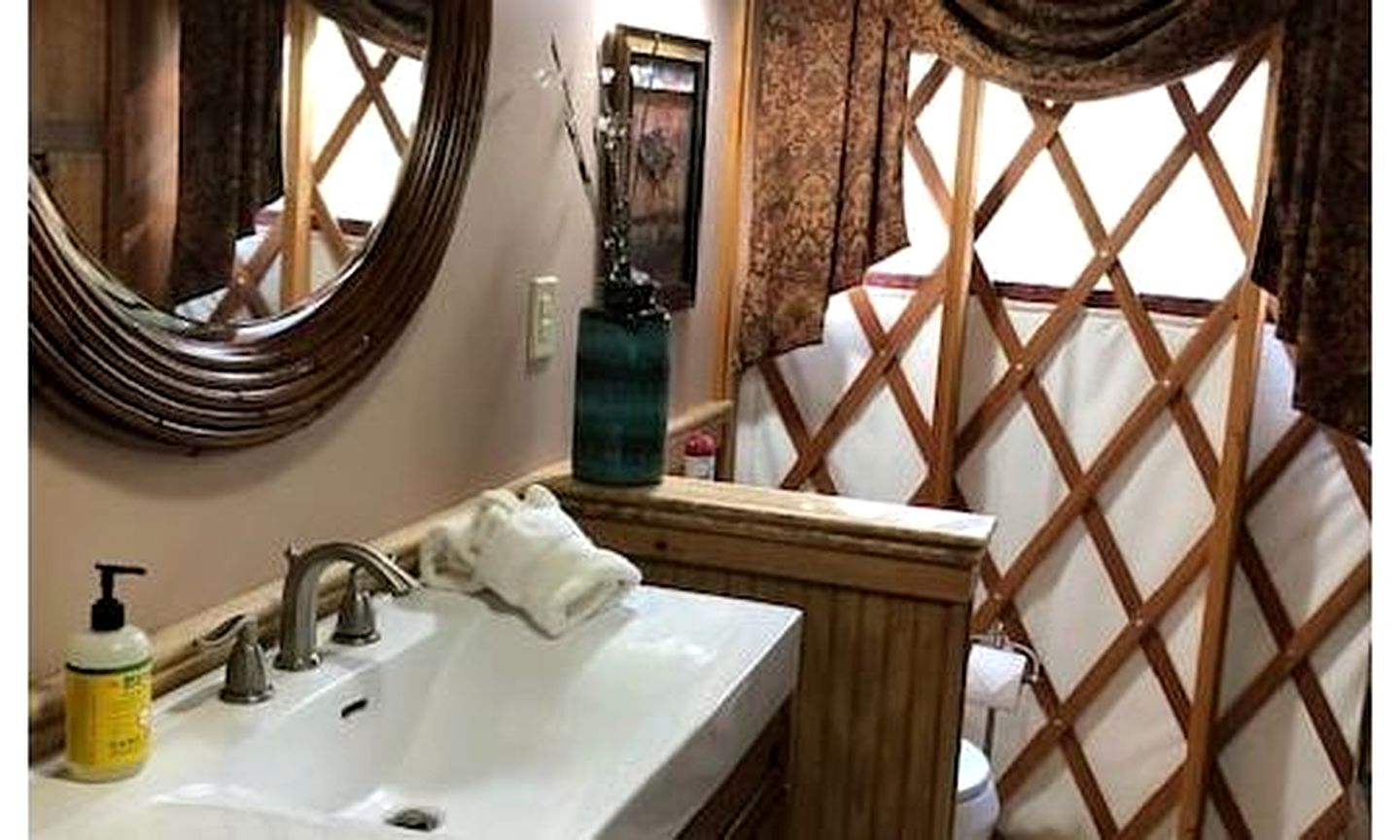 Cozy Yurt with Great Forest Views in Bryson City, North Carolina