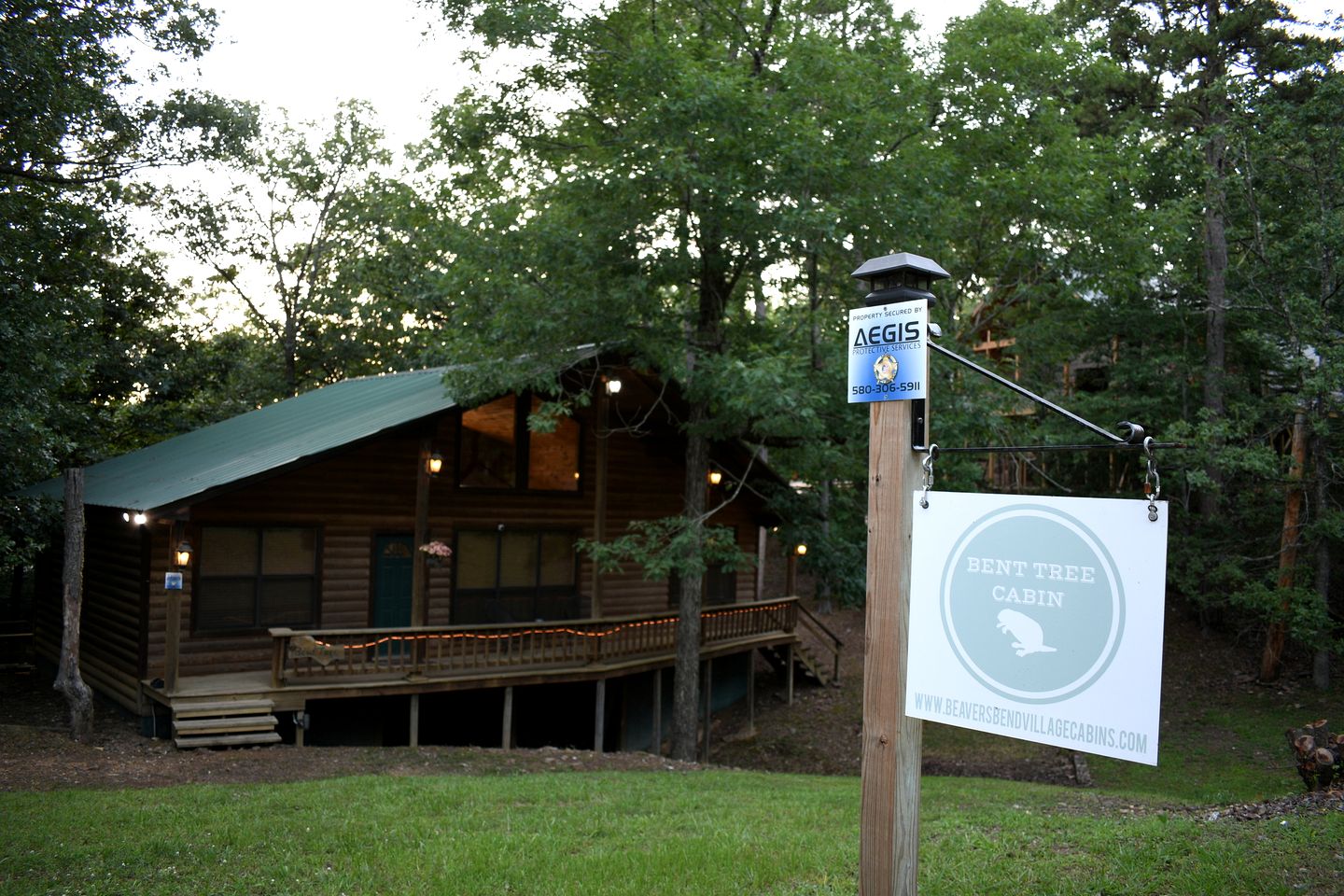 Fully Furnished Cabin with Fire Pit Perfect for Small Groups in Oklahoma