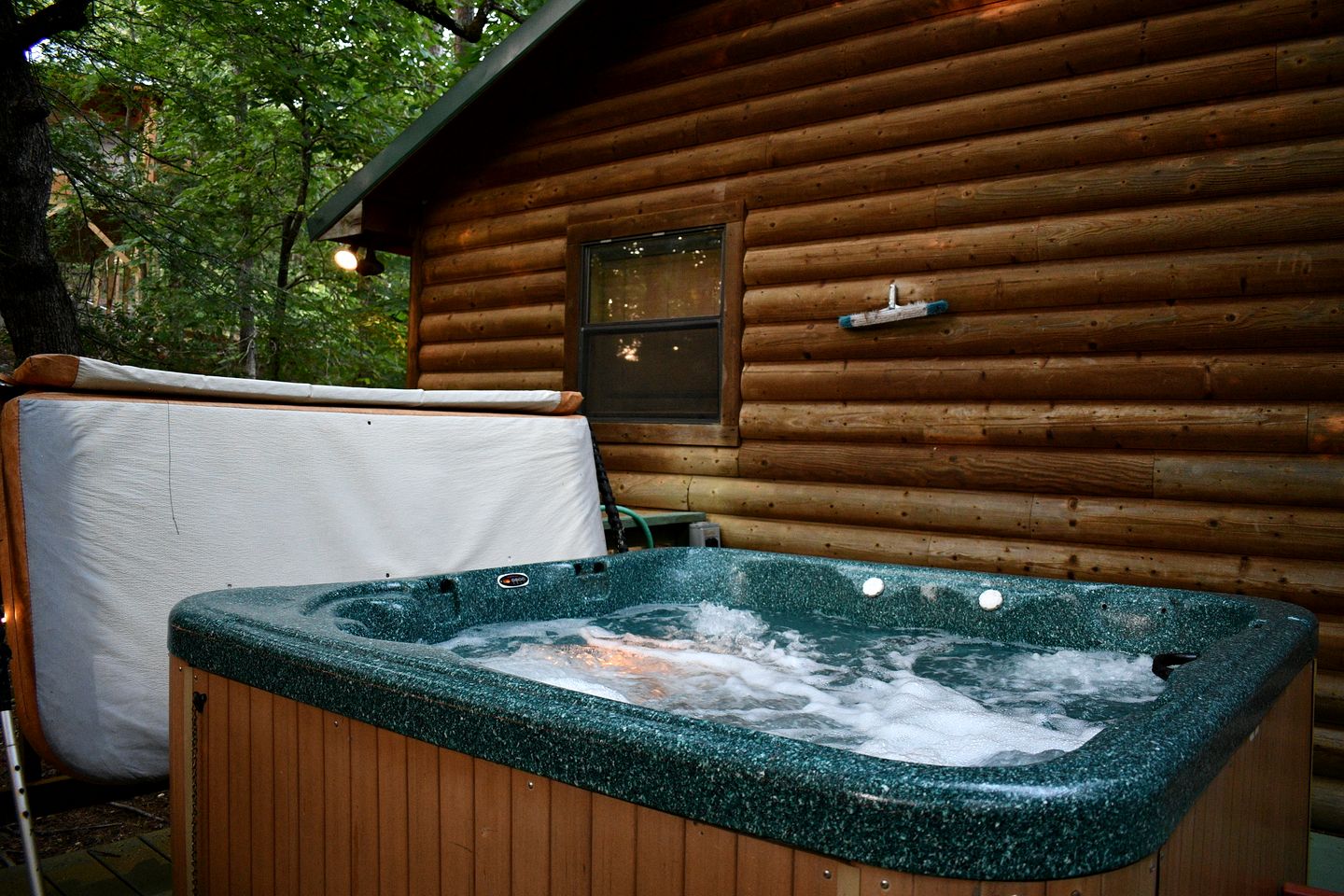 Fully Furnished Cabin with Fire Pit Perfect for Small Groups in Oklahoma