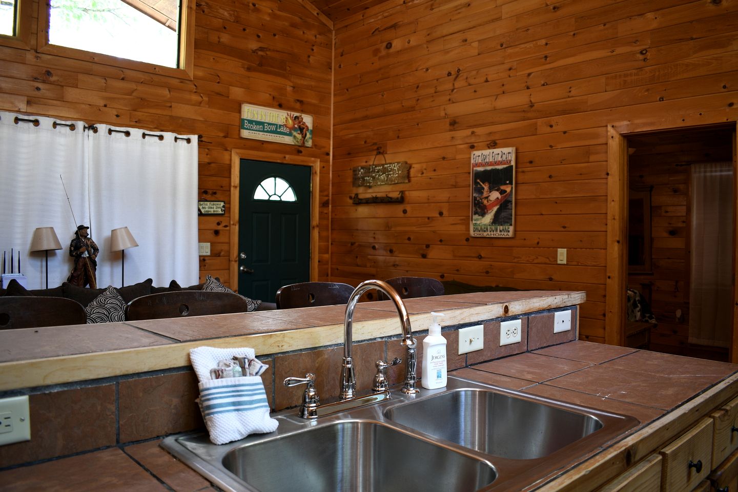 Fully Furnished Cabin with Fire Pit Perfect for Small Groups in Oklahoma