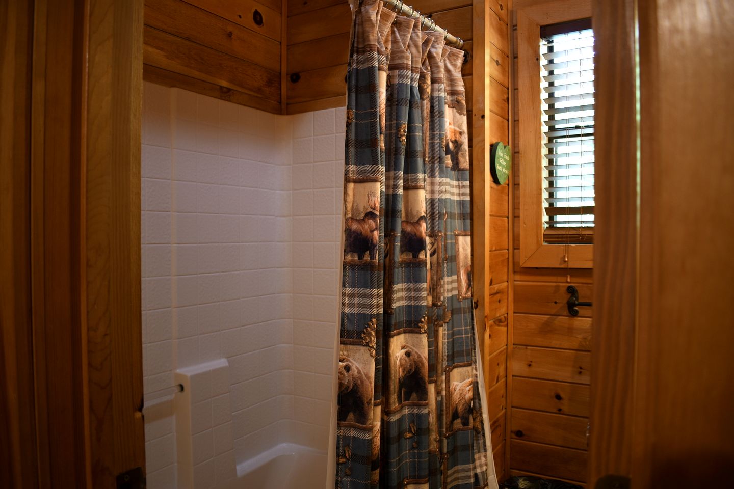 Fully Furnished Cabin with Fire Pit Perfect for Small Groups in Oklahoma