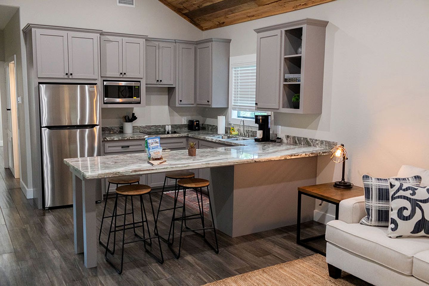 Colorful Cabin Fully Equipped with River Views in Livingston, Texas