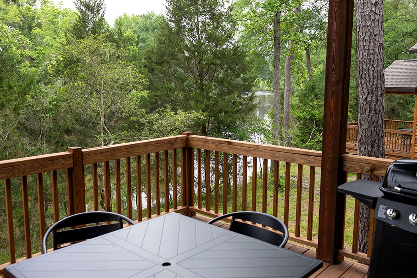 Colorful Cabin Fully Equipped with River Views in Livingston, Texas
