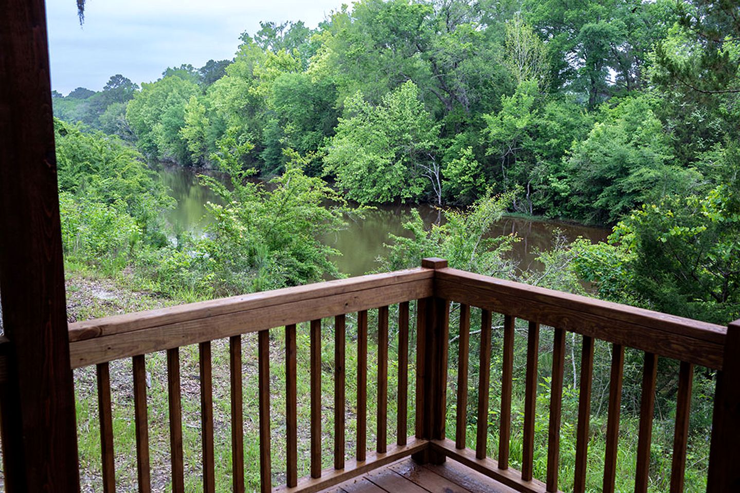 Colorful Cabin Fully Equipped with River Views in Livingston, Texas