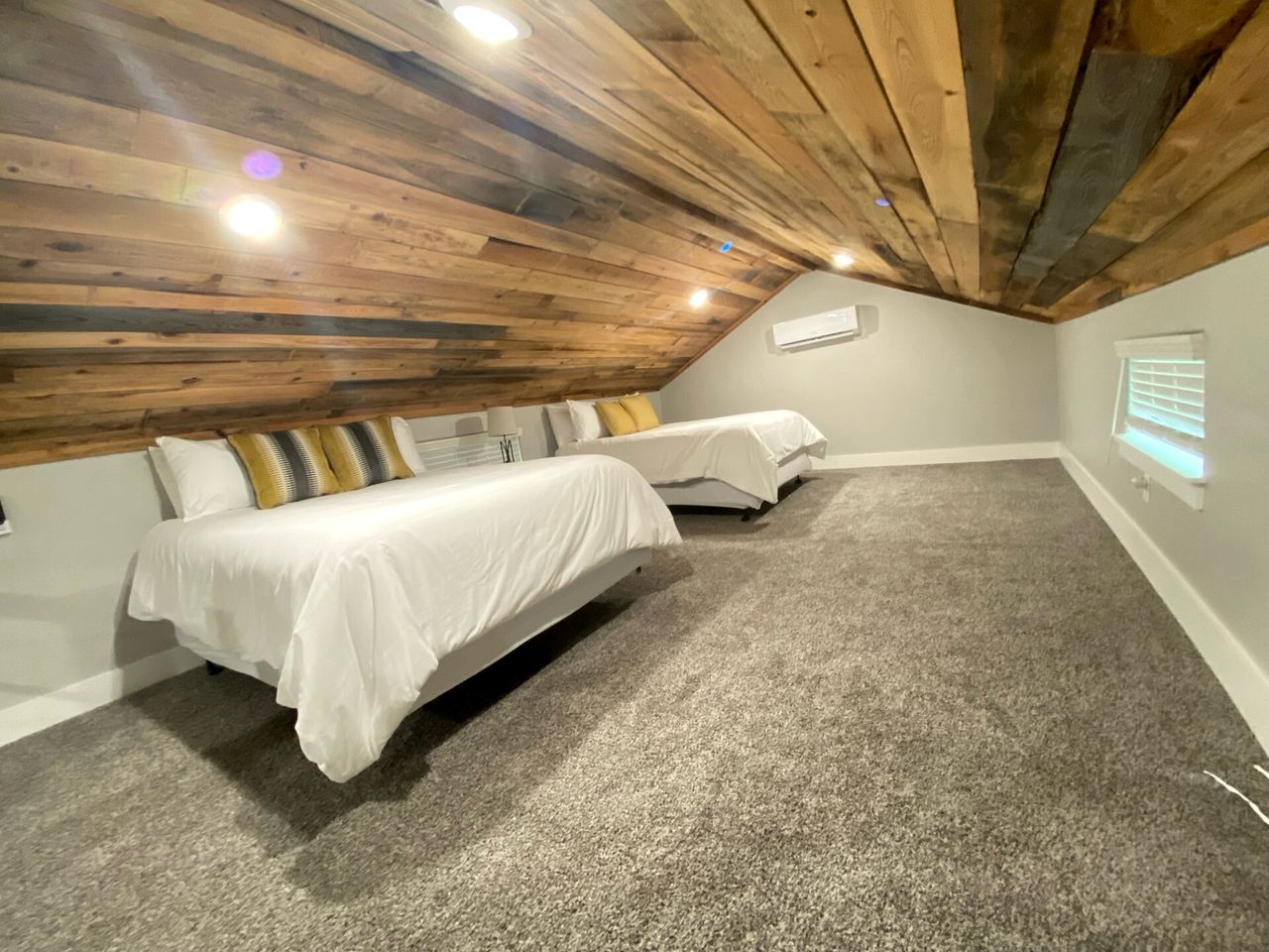 Deluxe Cabin Nestled in the Woods in Livingston, Texas