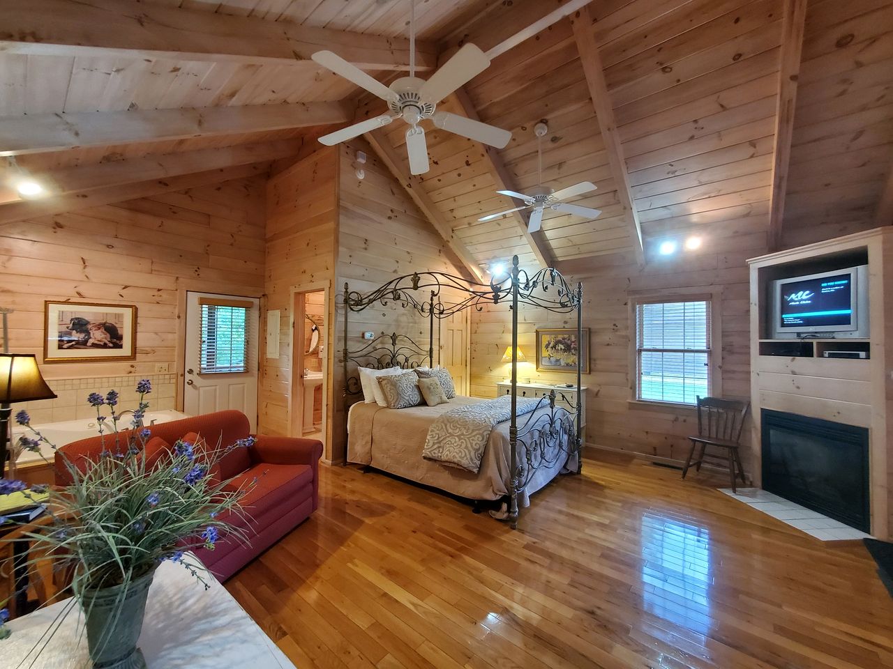 Blissful Riverside Cabin Retreat Near New River, Virginia