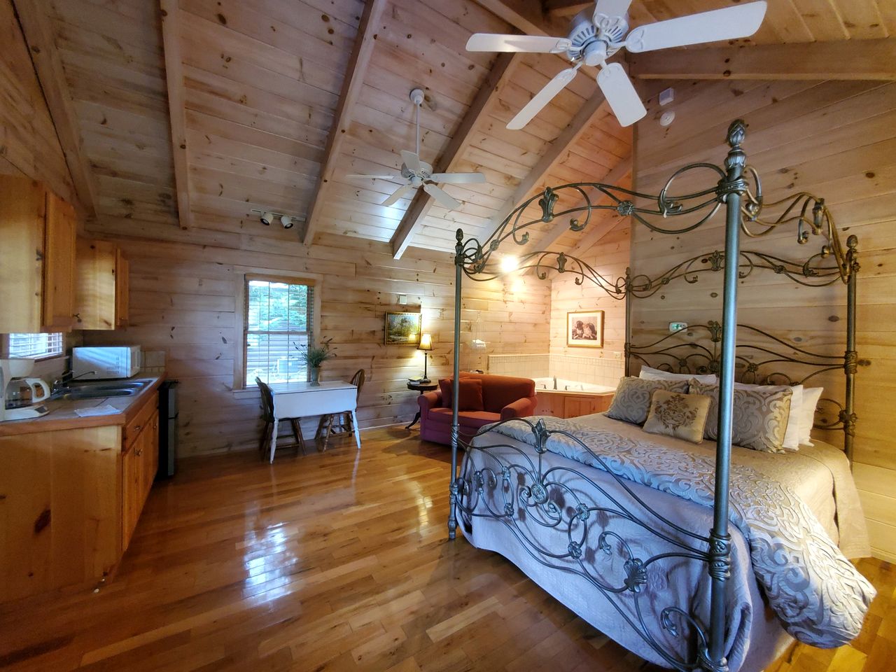 Blissful Riverside Cabin Retreat Near New River, Virginia