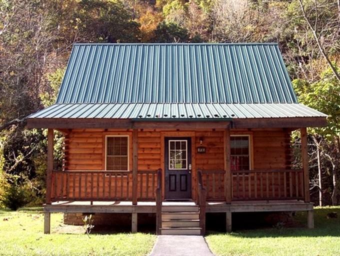 Idyllic Riverside Cabin Retreat Near New River, Virginia