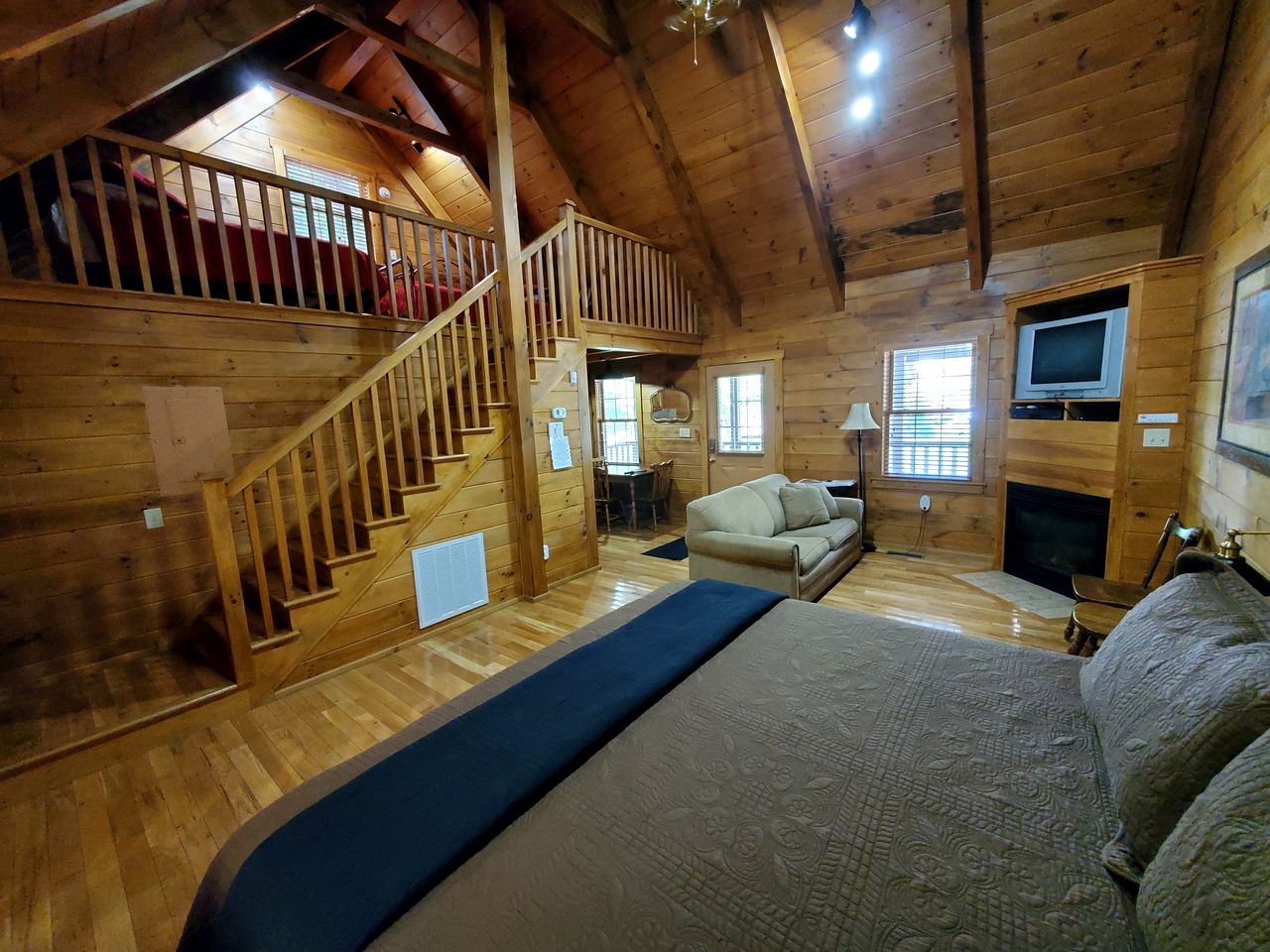 Idyllic Riverside Cabin Retreat Near New River, Virginia