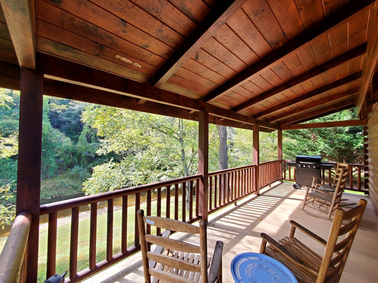 Nostalgic Riverside Cabin Haven Near New River, Virginia
