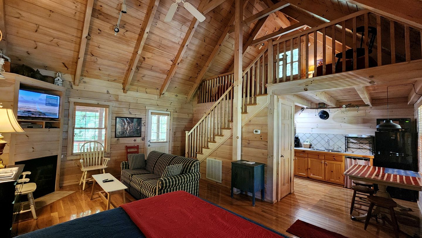 Nostalgic Riverside Cabin Haven Near New River, Virginia