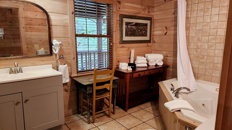 Cabins (United States of America, Galax, Virginia)