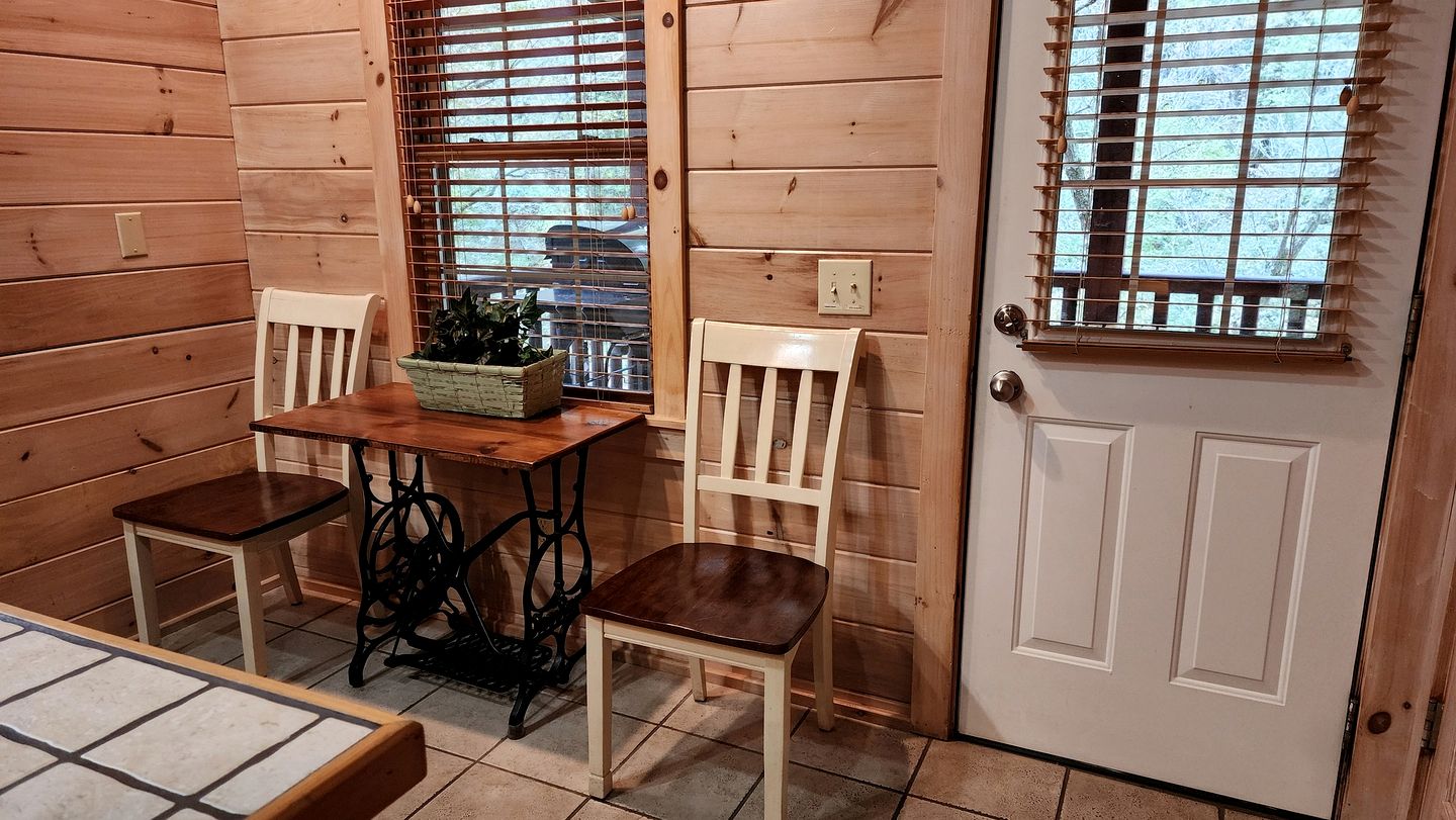 Serene Riverside Cabin Oasis Near New River, Virginia