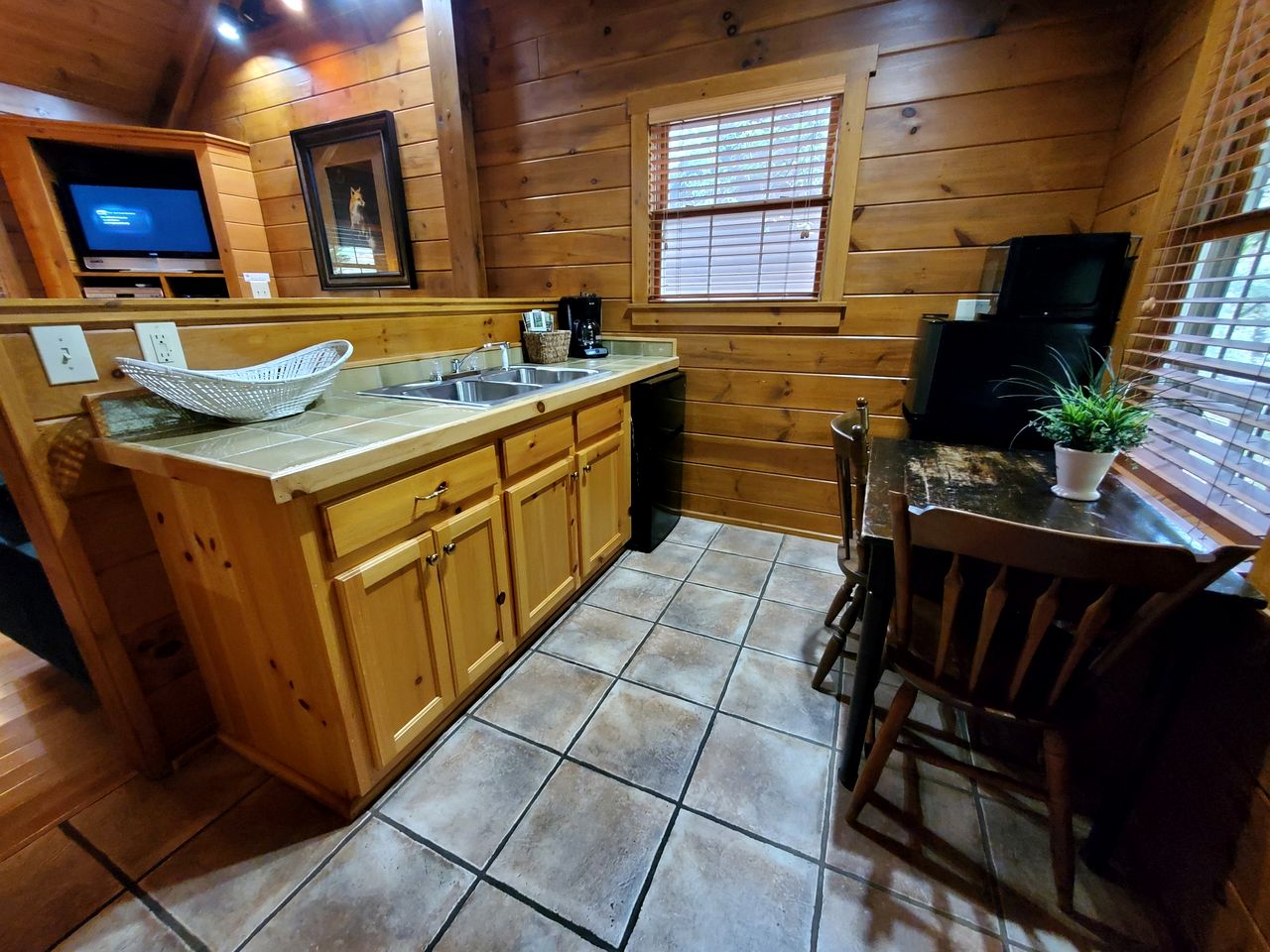 Charming Riverside Cabin Sanctuary Near New River, Virginia