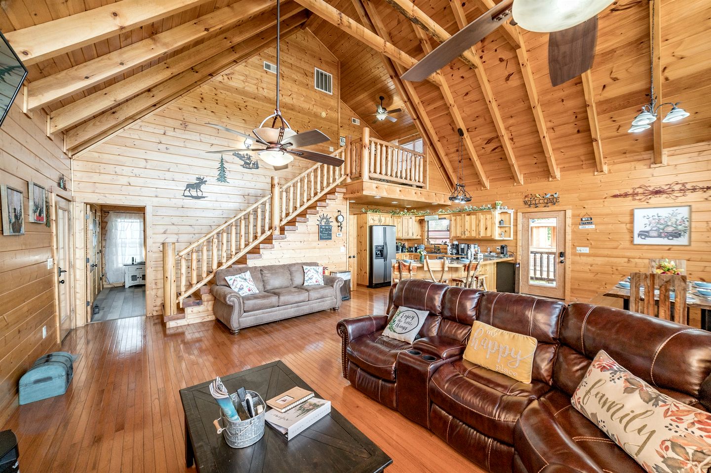 Group Cabin with Luxury Equipped Deck and Game Room in Tennessee