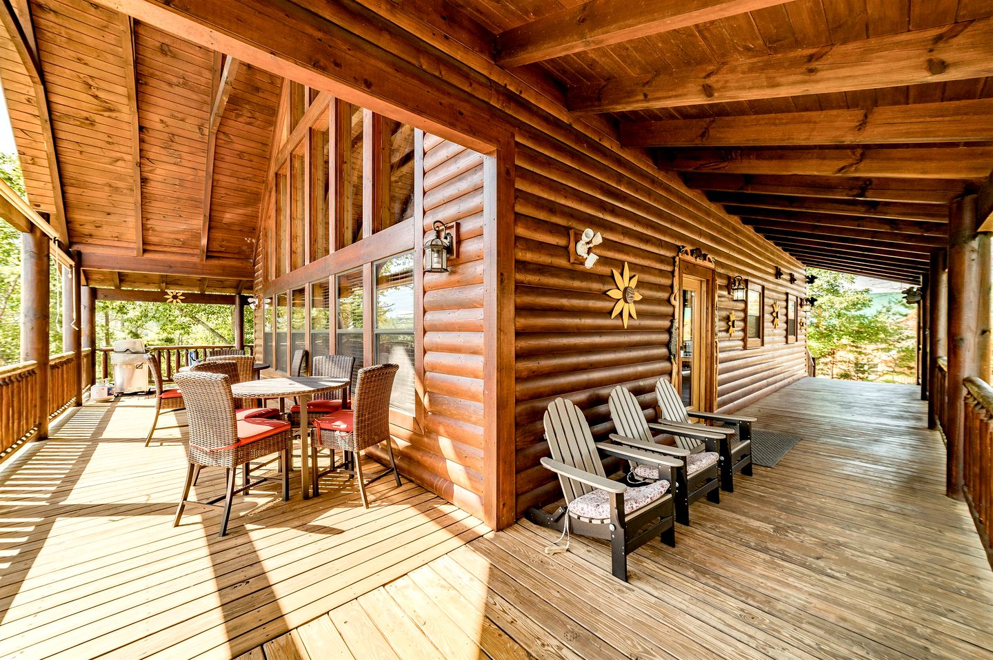 Group Cabin with Luxury Equipped Deck and Game Room in Tennessee
