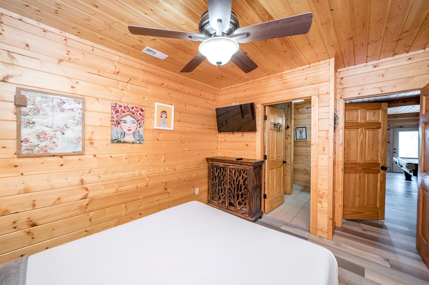 Group Cabin with Luxury Equipped Deck and Game Room in Tennessee
