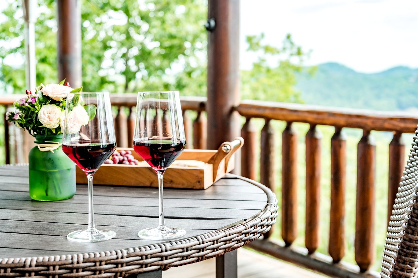 Group Cabin with Luxury Equipped Deck and Game Room in Tennessee