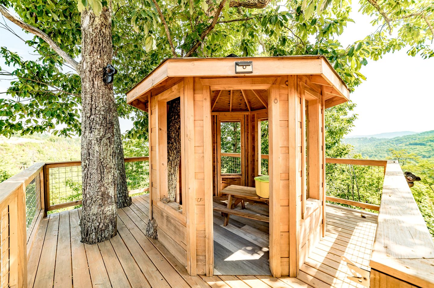 Group Cabin with Luxury Equipped Deck and Game Room in Tennessee