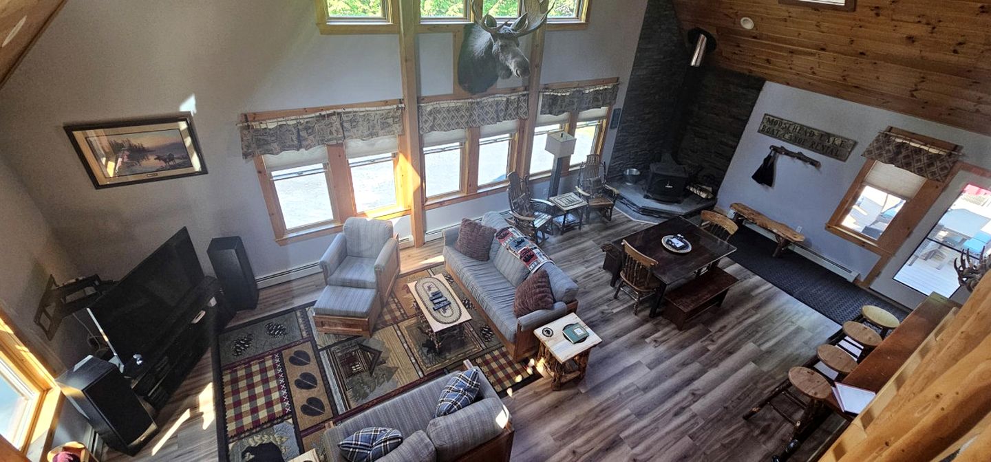 Group Cabin with Pool Table, Spa and Many More Amenities in Maine