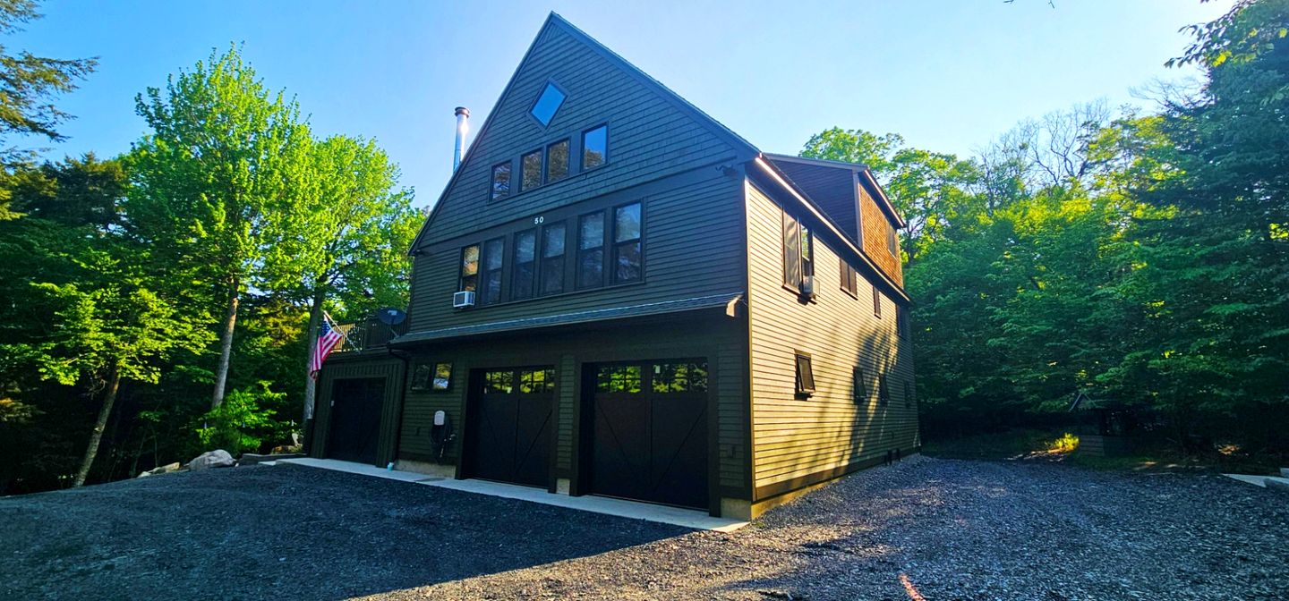 Group Cabin with Pool Table, Spa and Many More Amenities in Maine