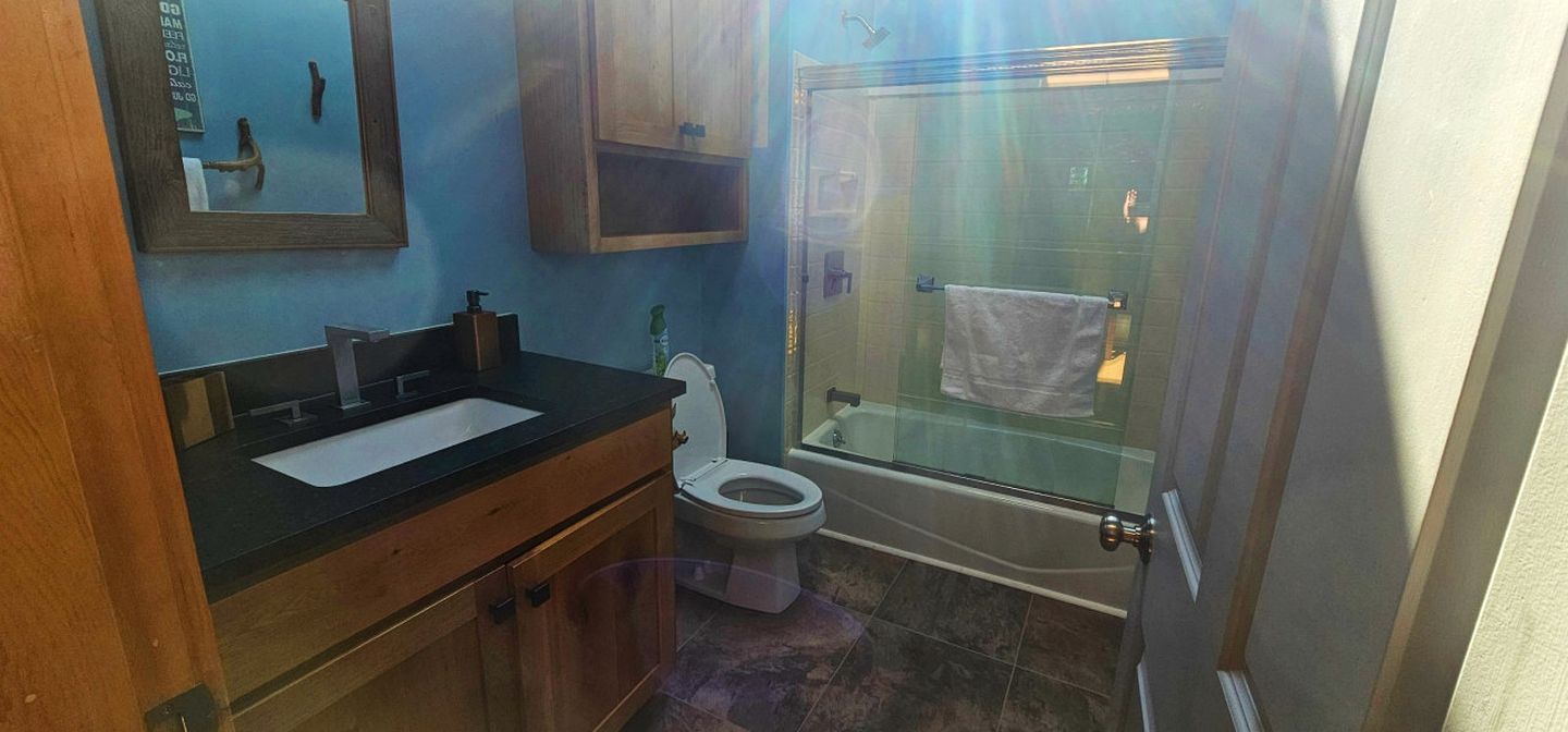 Group Cabin with Pool Table, Spa and Many More Amenities in Maine