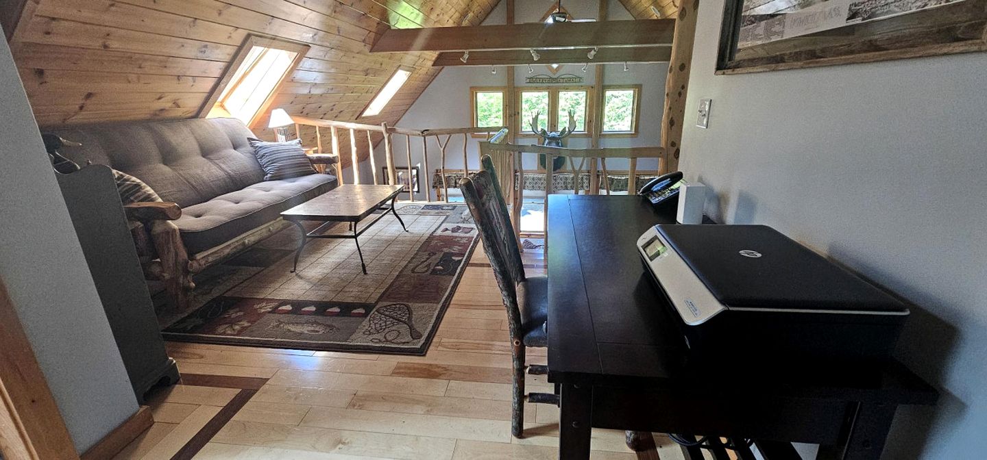 Group Cabin with Pool Table, Spa and Many More Amenities in Maine