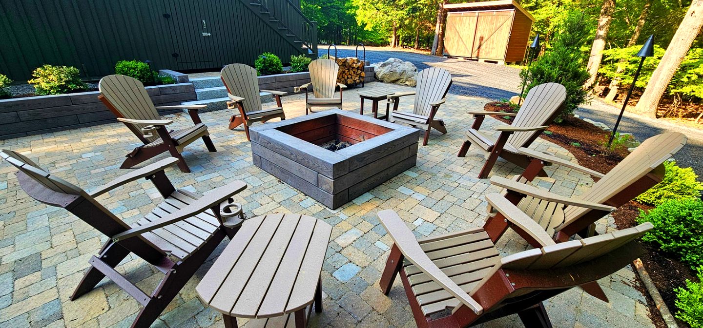 Group Cabin with Pool Table, Spa and Many More Amenities in Maine