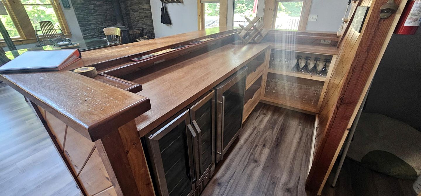 Group Cabin with Pool Table, Spa and Many More Amenities in Maine