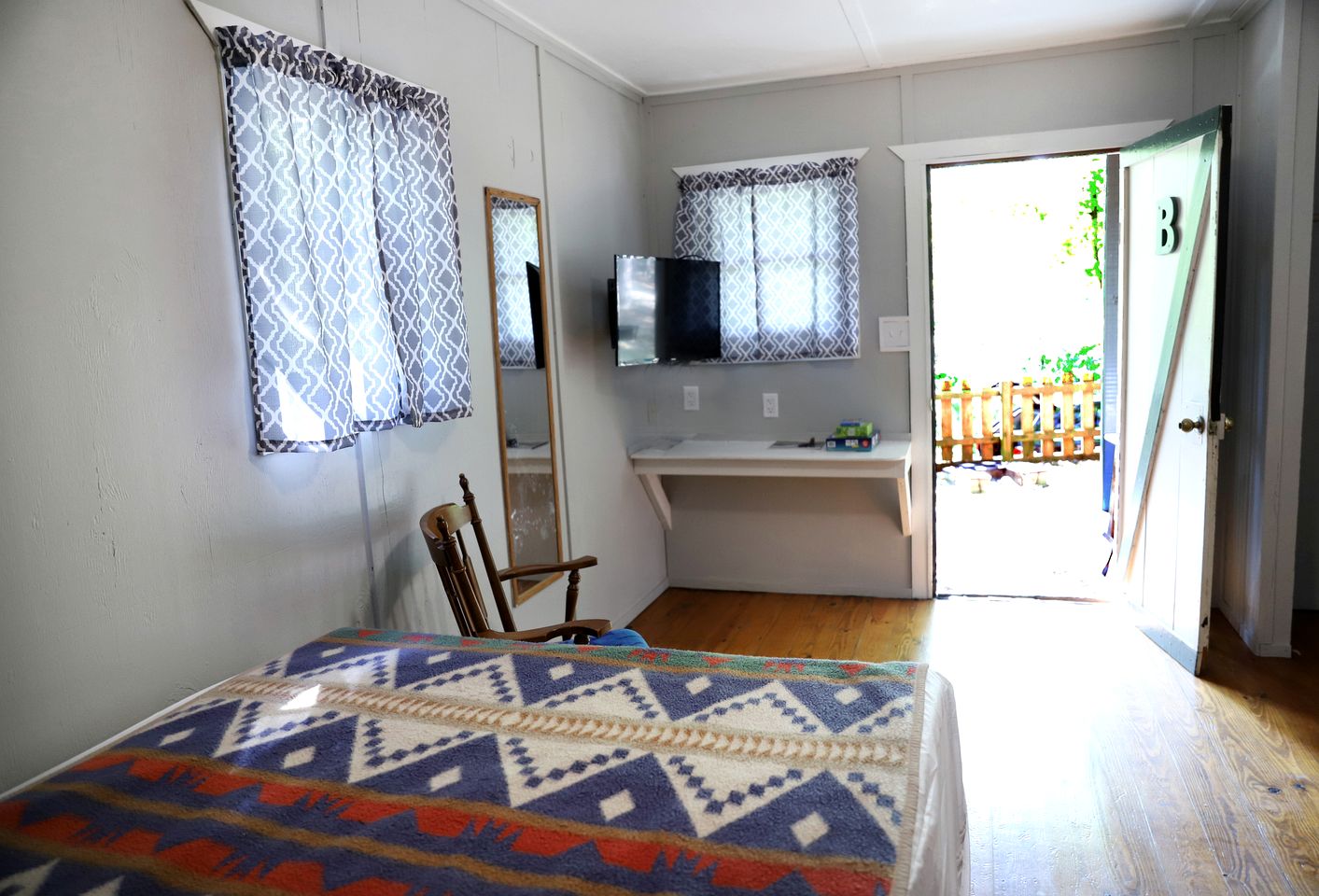Rustic Camping Cabin near Silver Dollar City, Perfect for a Small Family Summer Holiday