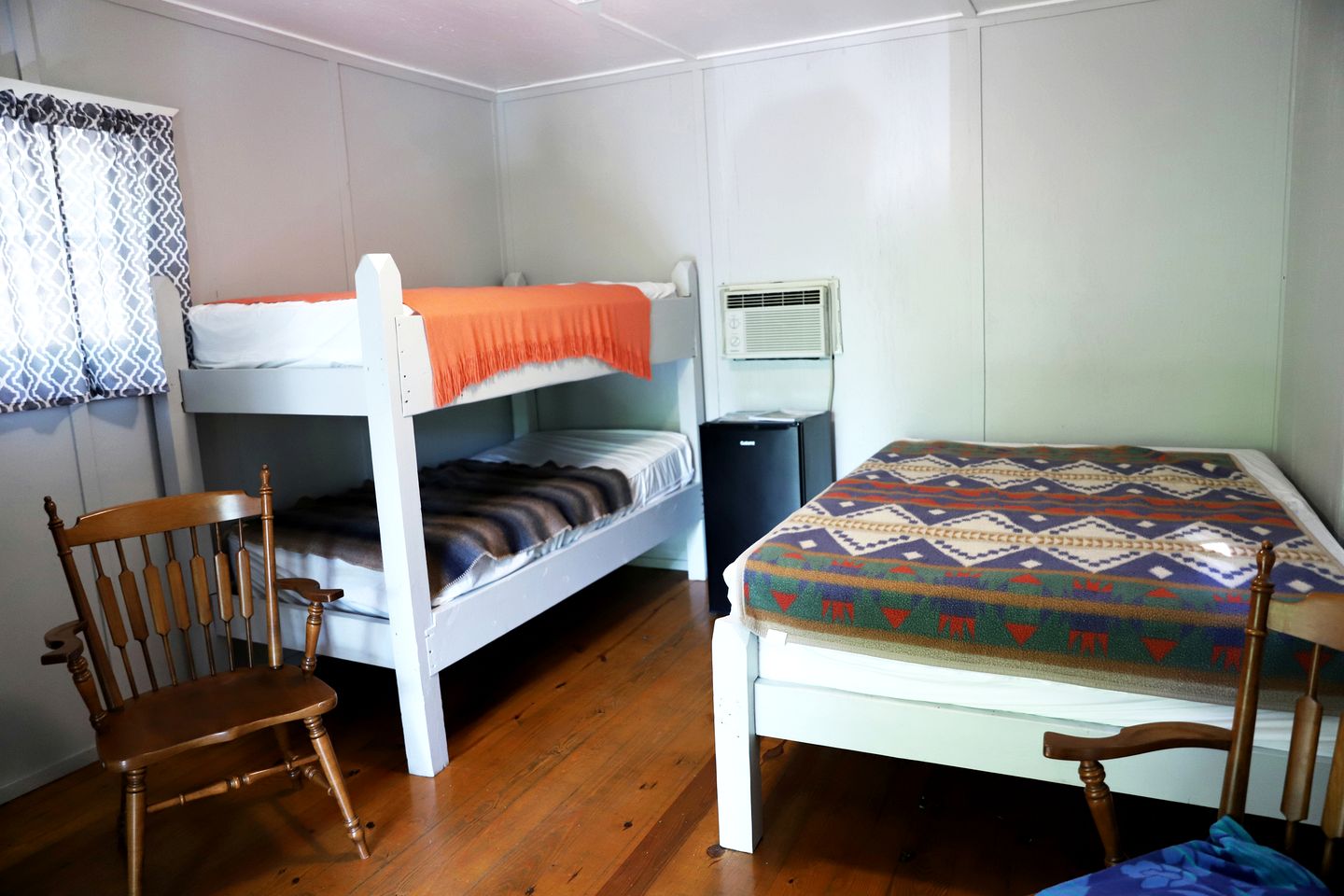 Rustic Camping Cabin near Silver Dollar City, Perfect for a Small Family Summer Holiday