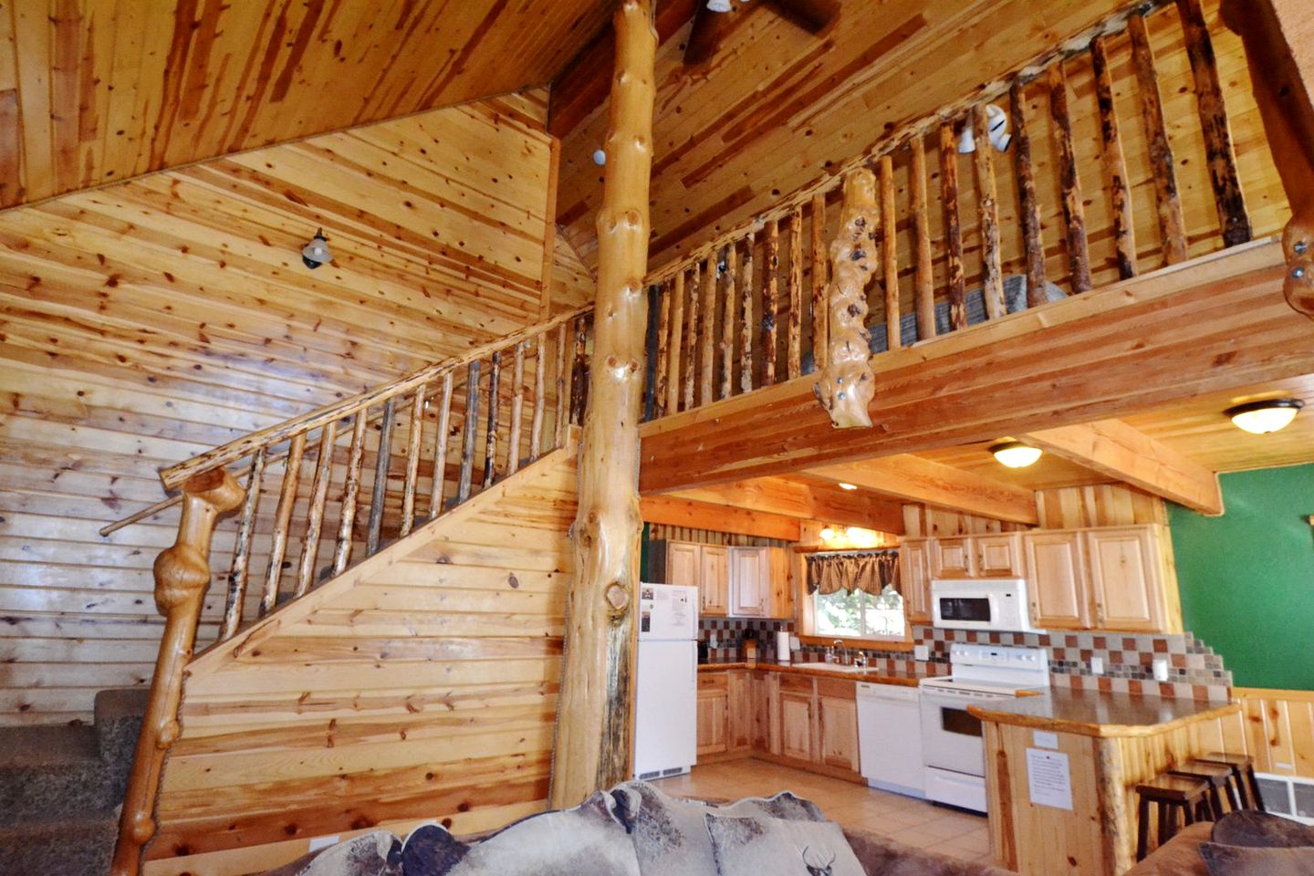 Group Couples Getaway to Upscale Cabin near Yellowstone National Park, Idaho