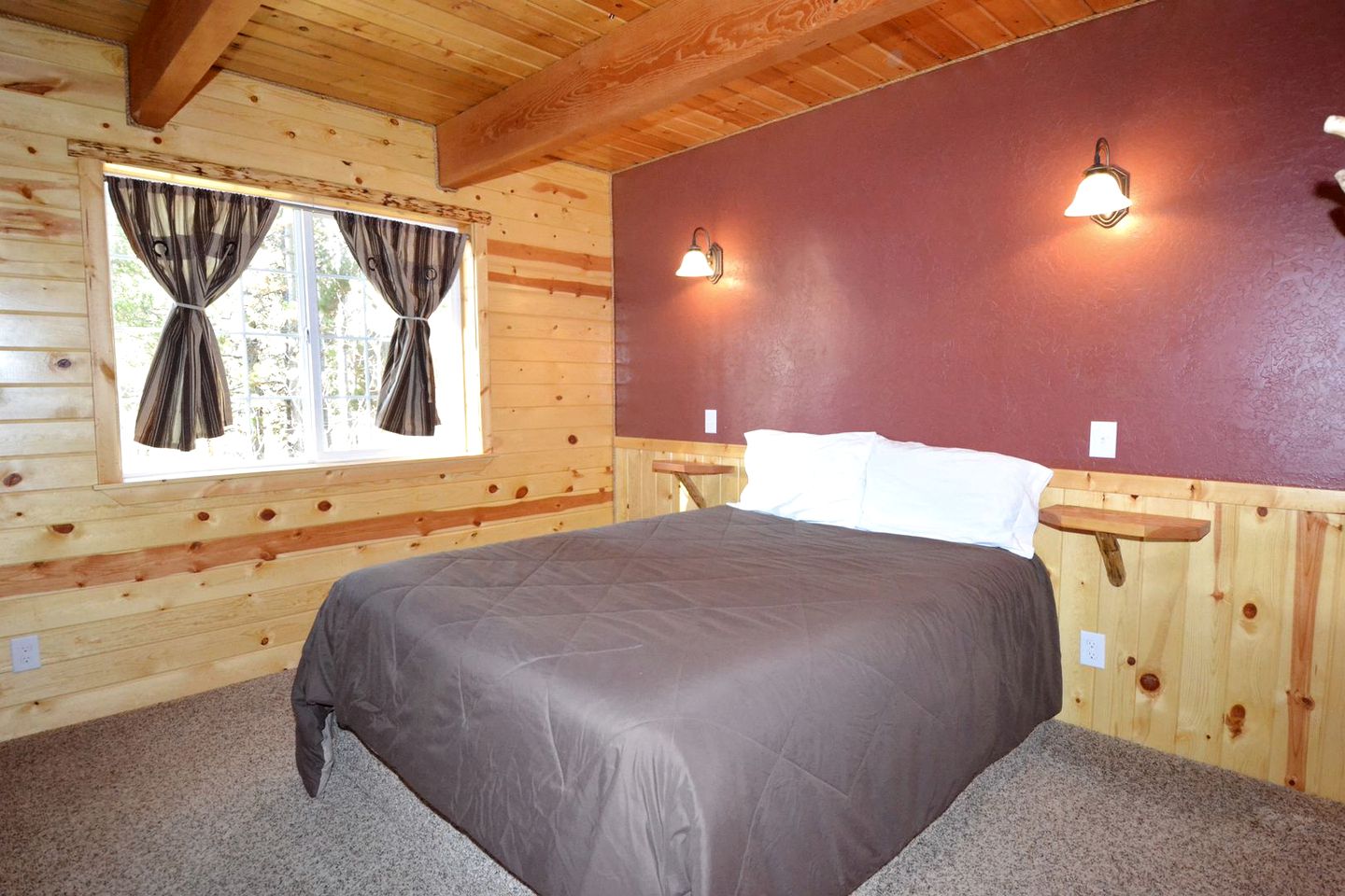 Group Couples Getaway to Upscale Cabin near Yellowstone National Park, Idaho