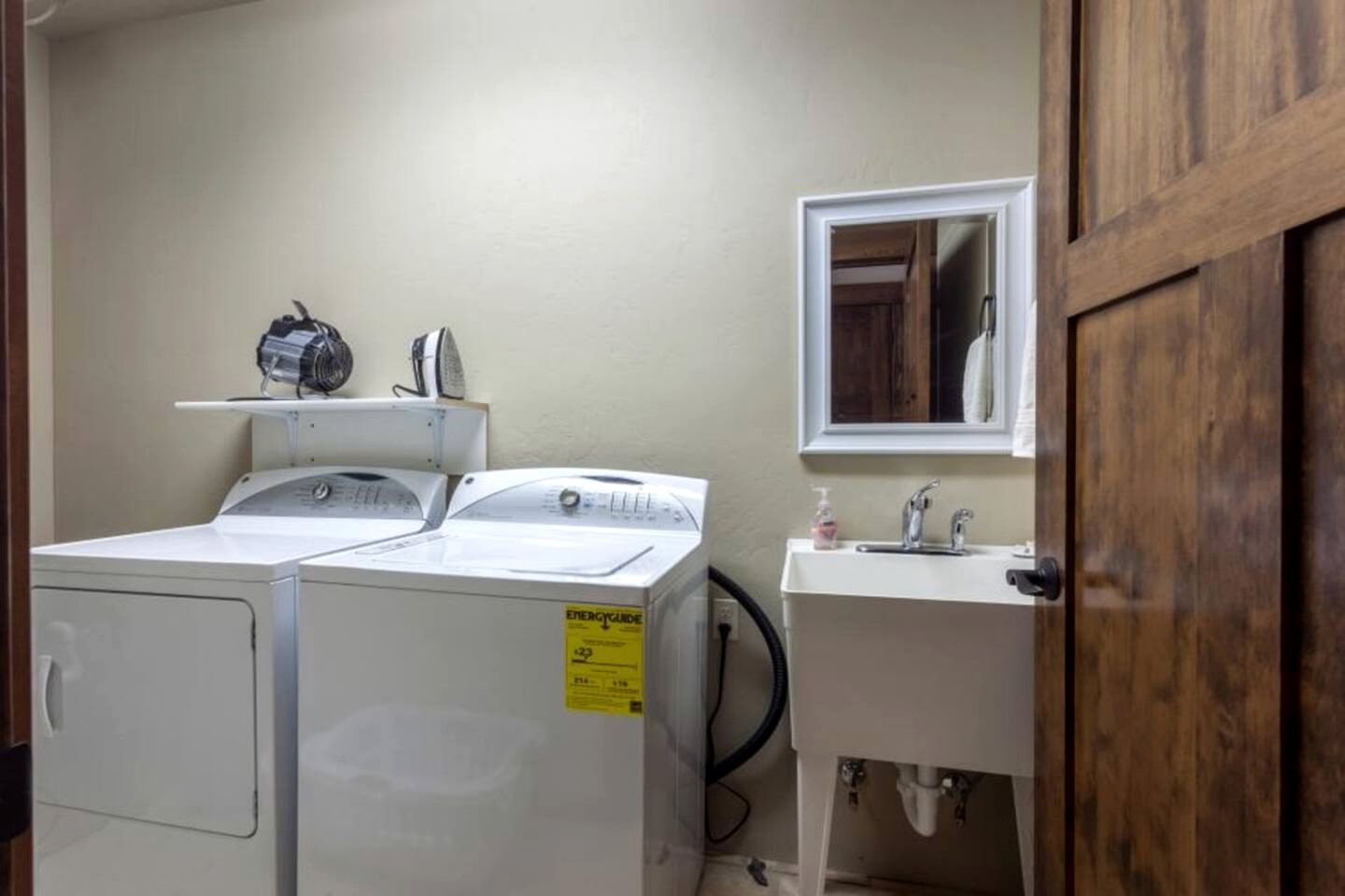 Sunny Mountain Cabin for a Group Getaway in West Glacier, Montana