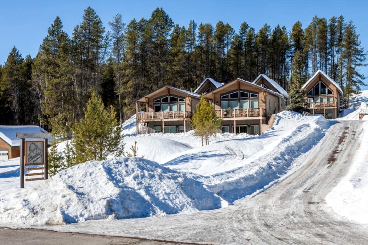 Sunny Mountain Cabin for a Group Getaway in West Glacier, Montana