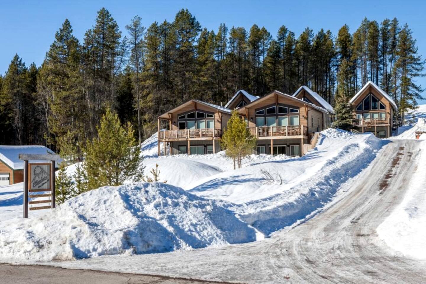 Sunny Mountain Cabin for a Group Getaway in West Glacier, Montana