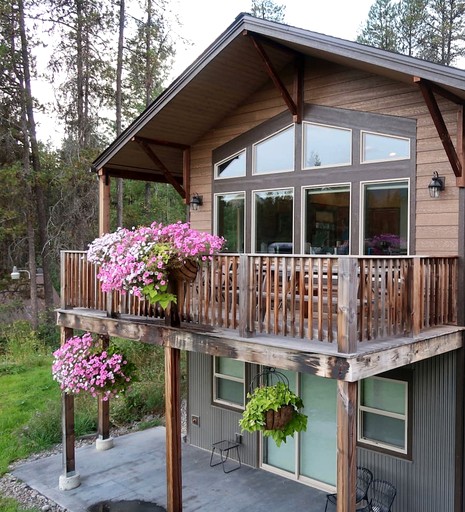 Cabins (United States of America, West Glacier, Montana)
