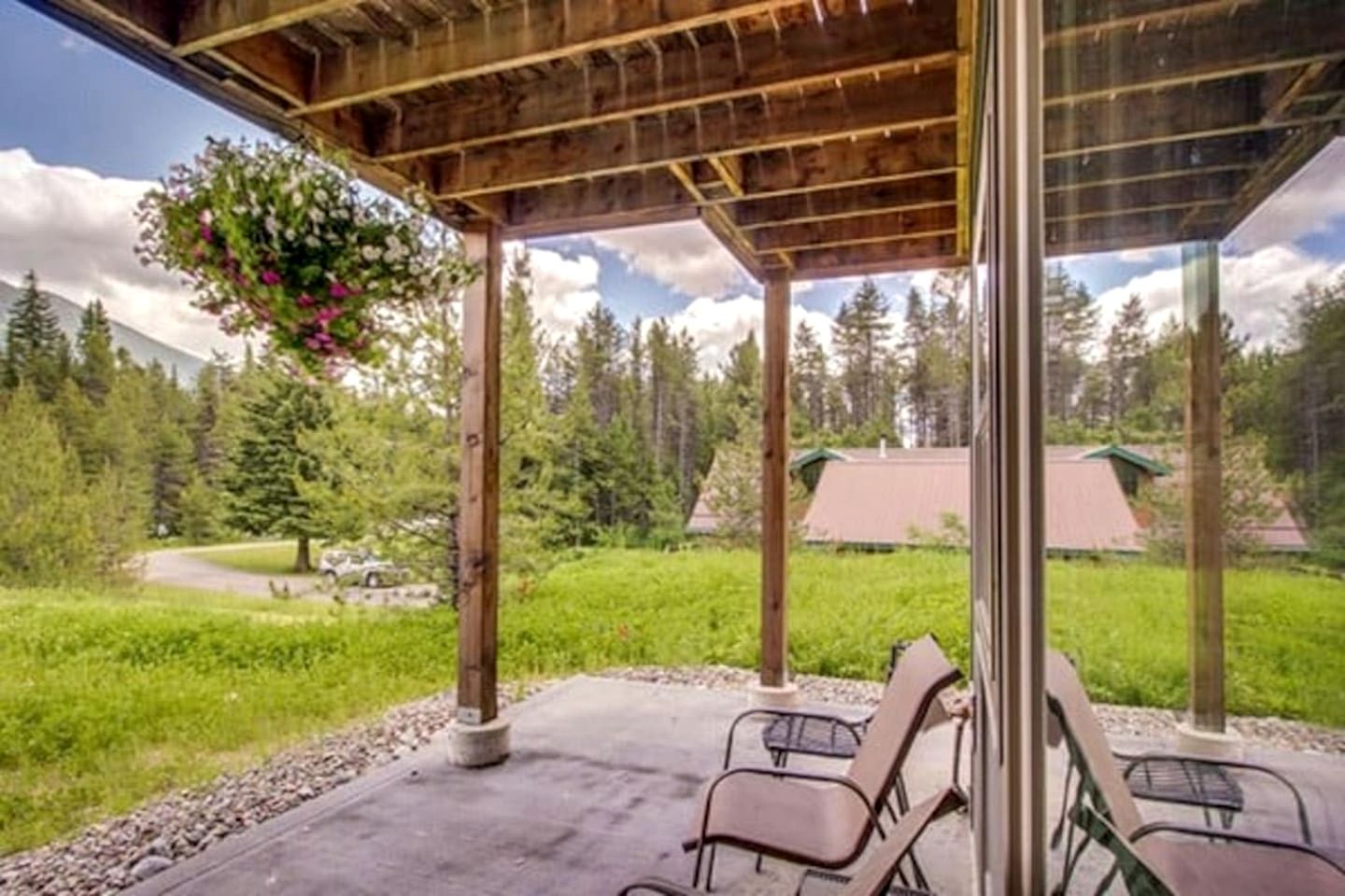 Sunny Mountain Cabin for a Group Getaway in West Glacier, Montana