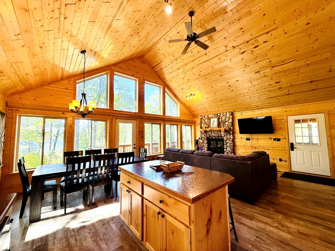 Cabins (United States of America, Stone Lake, Wisconsin)