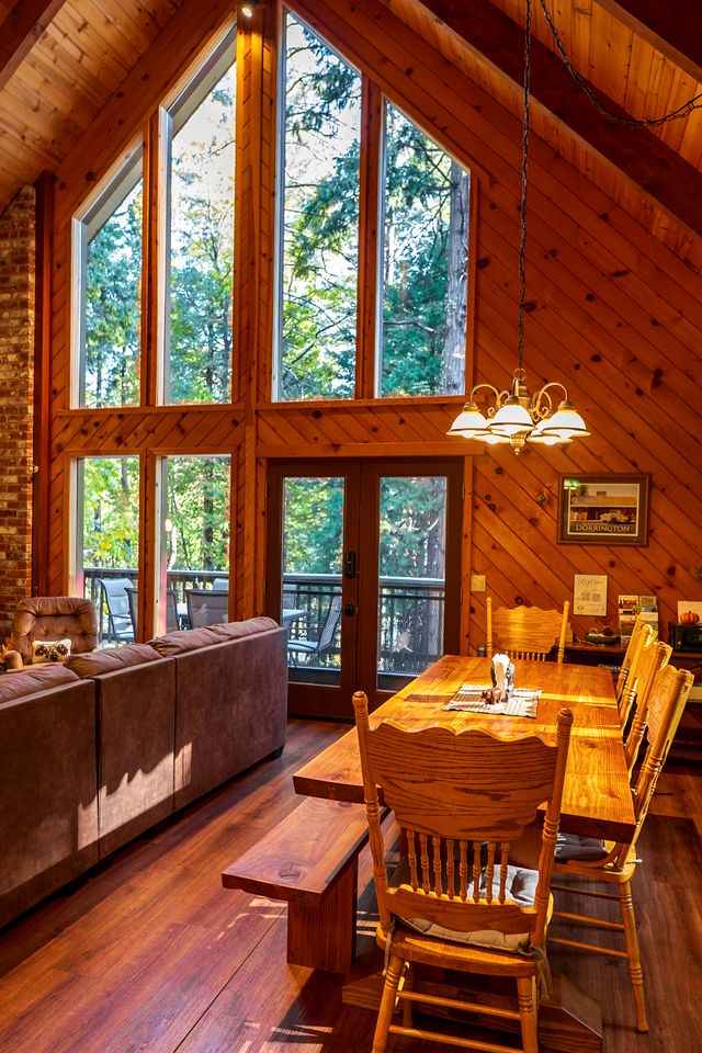 Group Cozy Cottage with Game Room in California