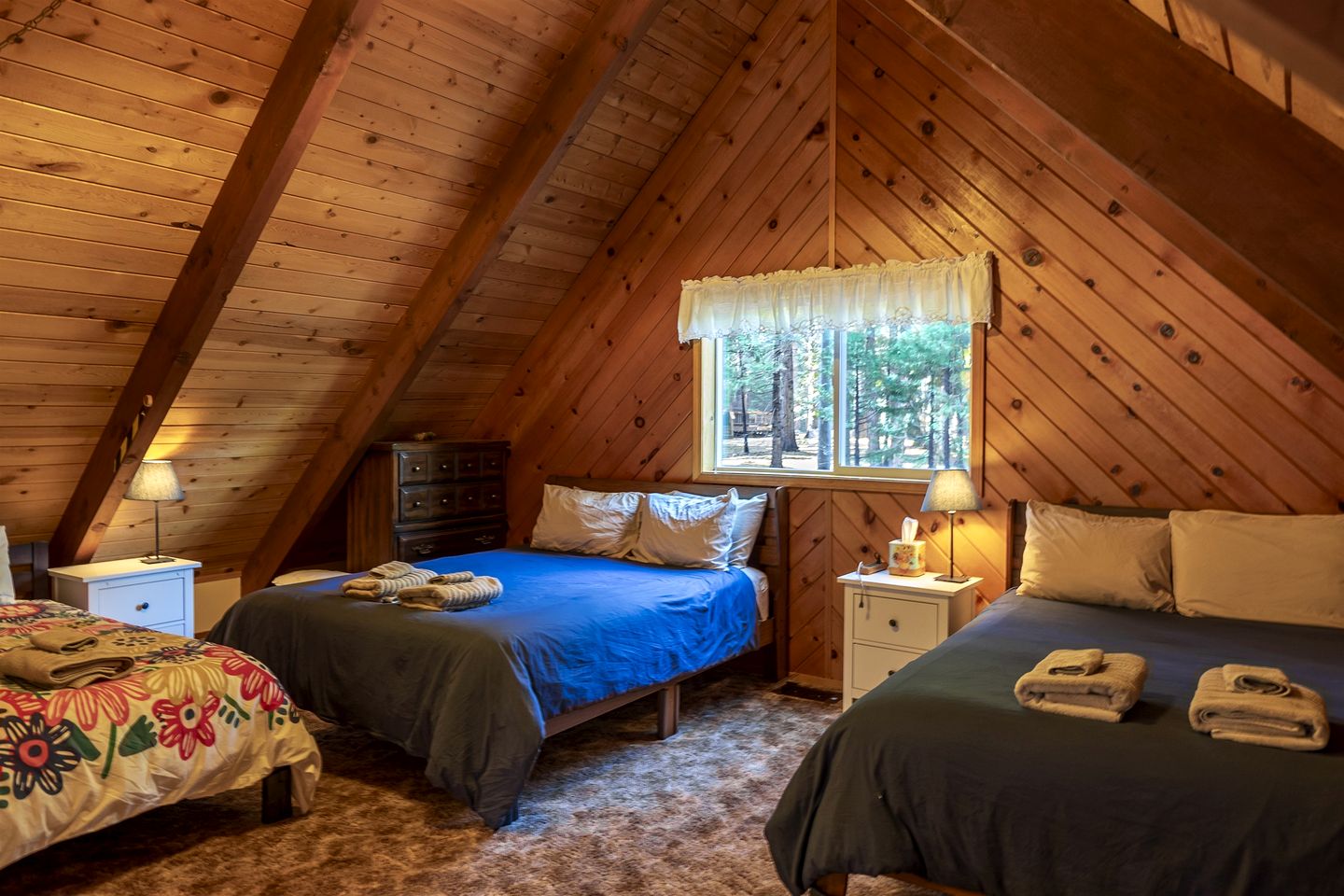 Group Cozy Cottage with Game Room in California
