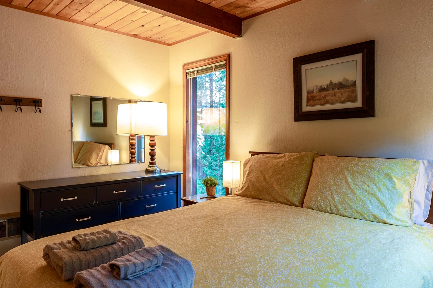 Group Cozy Cottage with Game Room in California