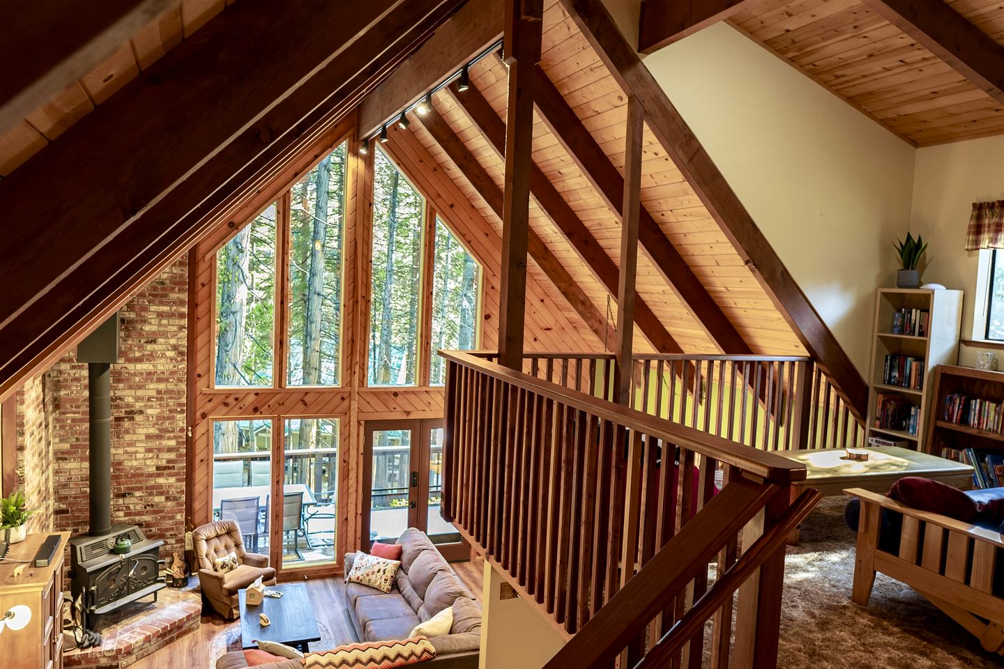 Group Cozy Cottage with Game Room in California