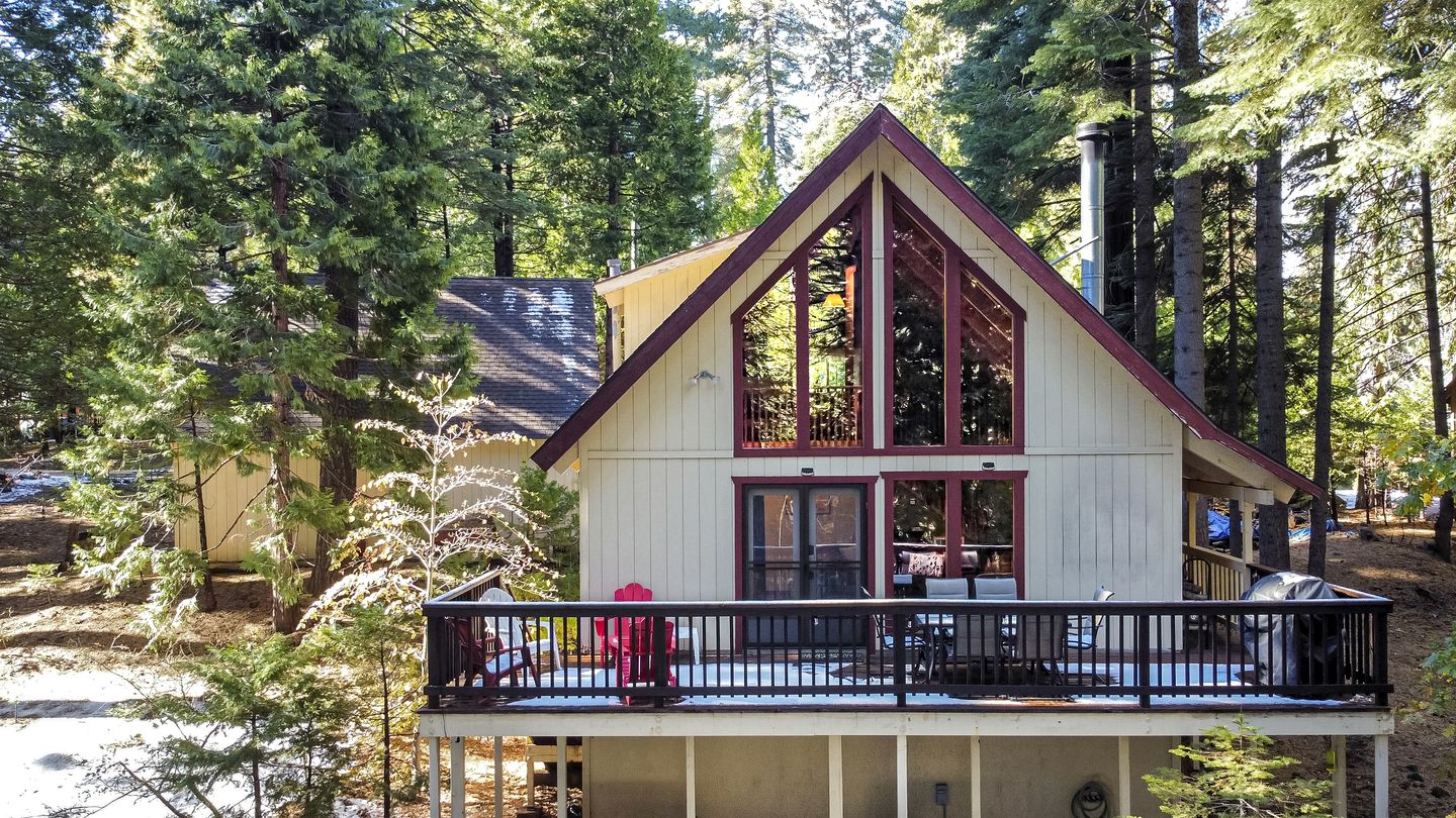 Group Cozy Cottage with Game Room in California