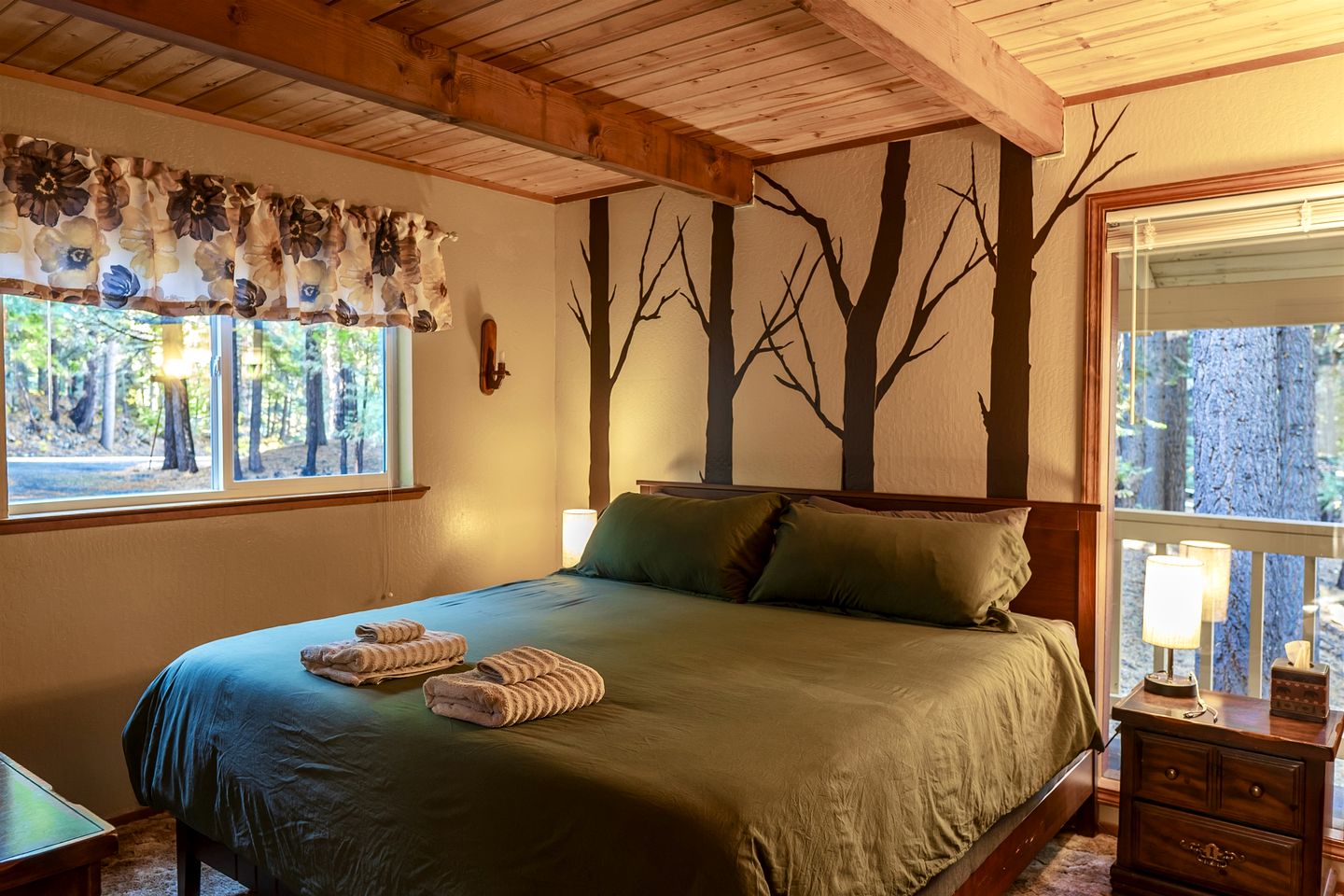 Group Cozy Cottage with Game Room in California