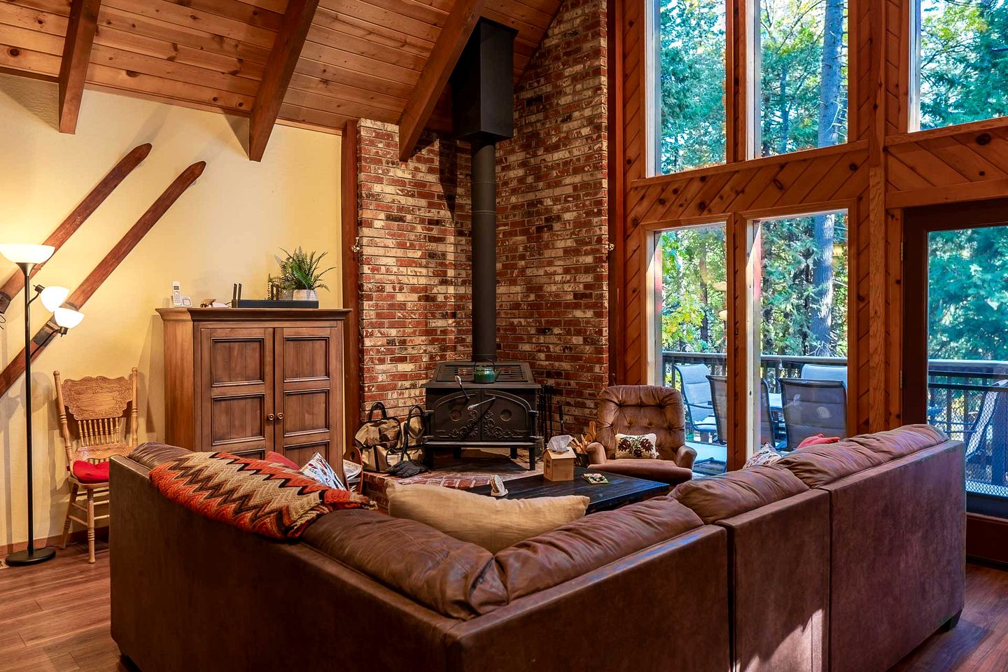 Group Cozy Cottage with Game Room in California