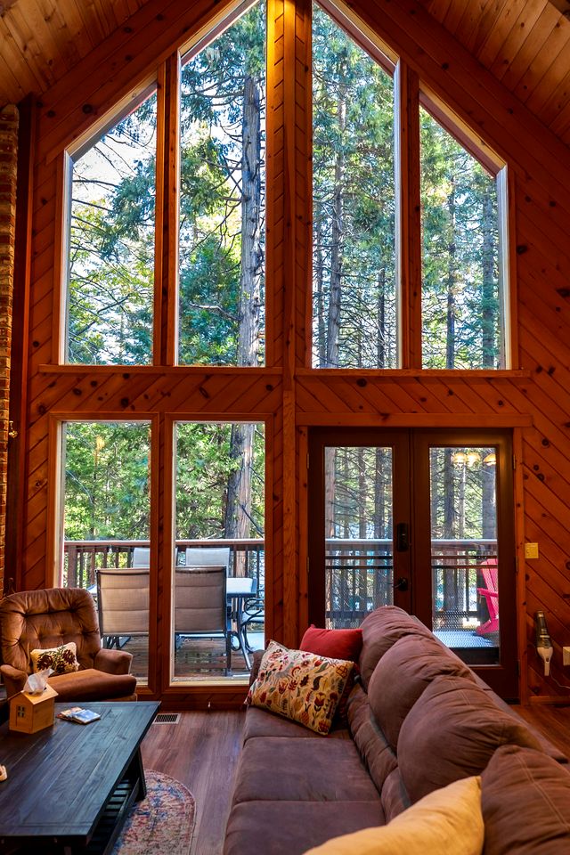 Group Cozy Cottage with Game Room in California