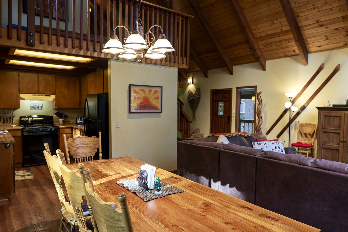 Group Cozy Cottage with Game Room in California